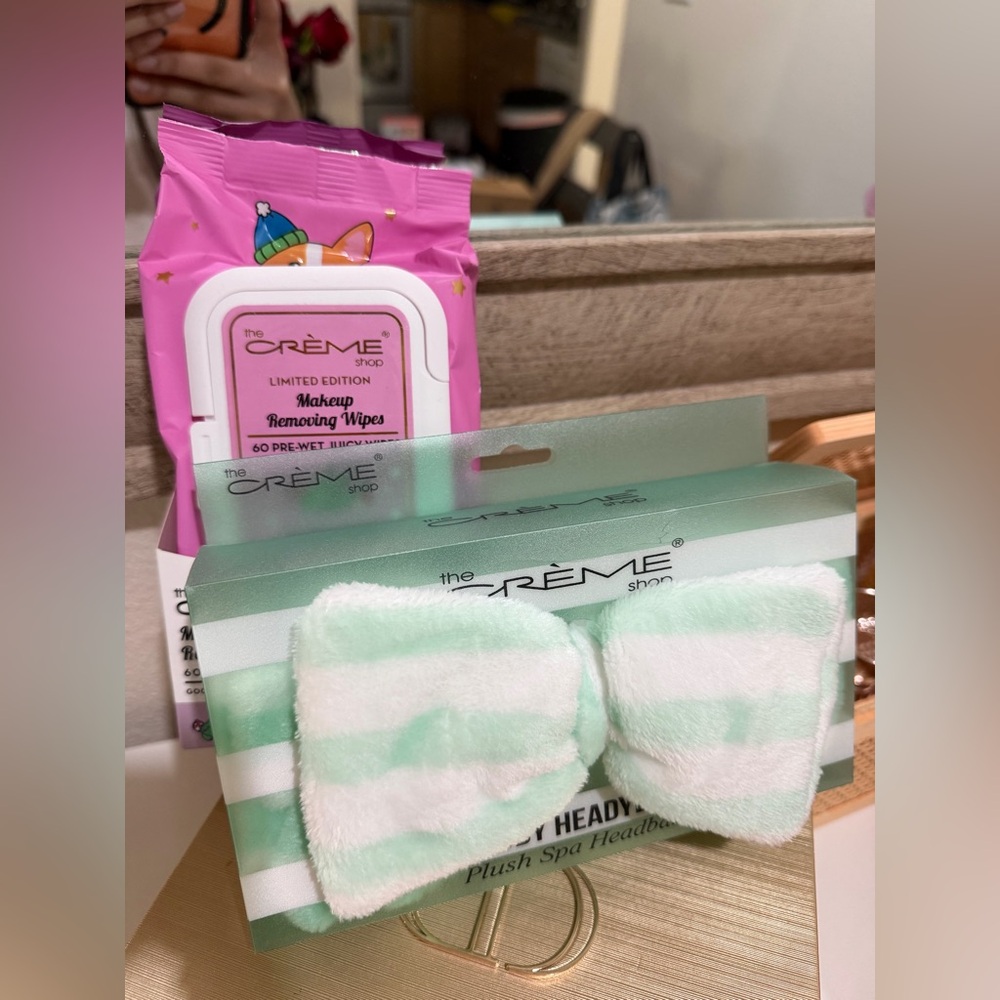 The Crème Shop Make Up Removing Wipes & Green and White Plush Spa Headband